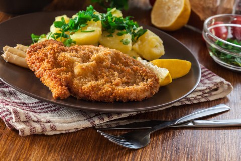 Croustillant de pieds de porc pané aux asperges aigres-douces